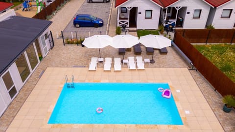 Property building, Patio, Day, Evening entertainment, Pool view, Swimming pool, Parking, sunbed