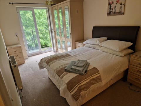 Bed, Photo of the whole room, towels