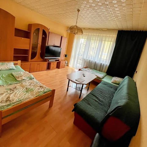 TV and multimedia, Living room, Photo of the whole room, Bedroom
