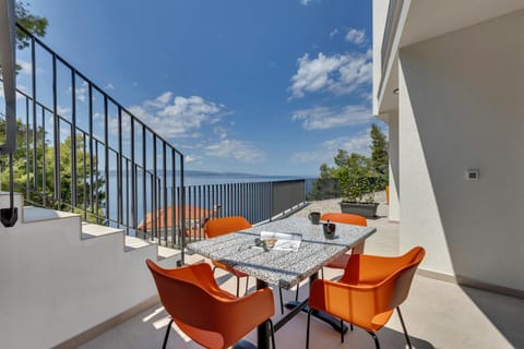 Villa LiTo - only 50m from sea! - Makarska Exklusiv Apartment in Brela
