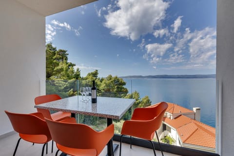 Villa LiTo - only 50m from sea! - Makarska Exklusiv Apartment in Brela