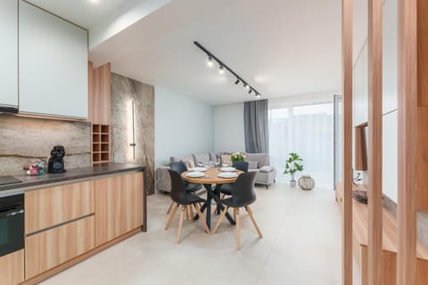 Kitchen or kitchenette, Living room, Seating area, Dining area