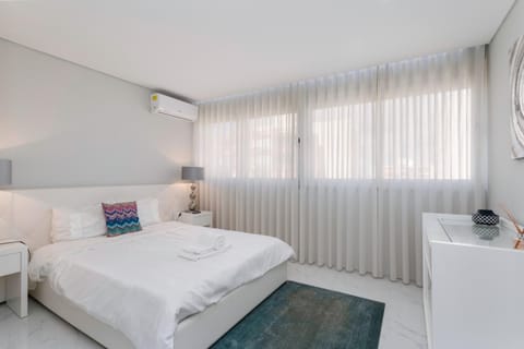 Bed, Photo of the whole room, Bedroom, air conditioner