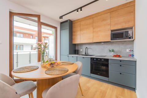 Kitchen or kitchenette, Dining area, stove