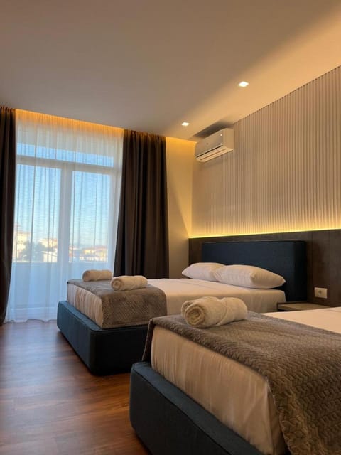 Bedroom, air conditioner