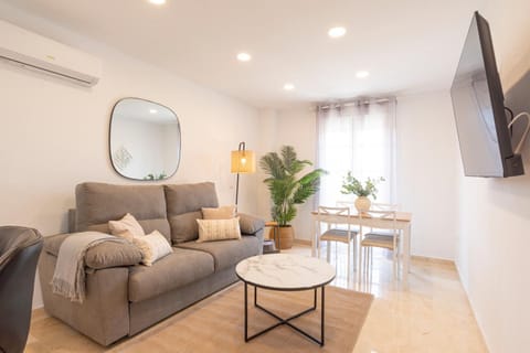 TV and multimedia, Living room, Photo of the whole room, Seating area, Dining area, air conditioner