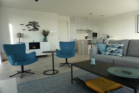 Kitchen or kitchenette, Living room, Seating area