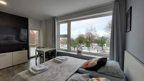 Communal lounge/ TV room, TV and multimedia, View (from property/room), Seating area, Bedroom