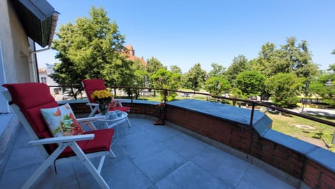 Spring, Day, Natural landscape, Summer, Garden, View (from property/room), Balcony/Terrace, Seating area, Garden view, sunbed