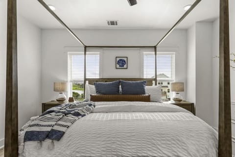 Captains Quarters Close to Beach and Bay House in Hitchcock