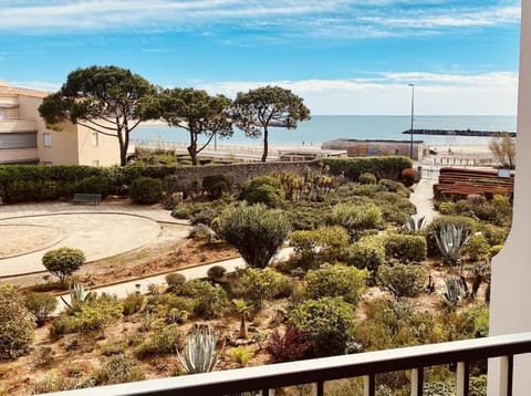 Natural landscape, Garden view, Sea view