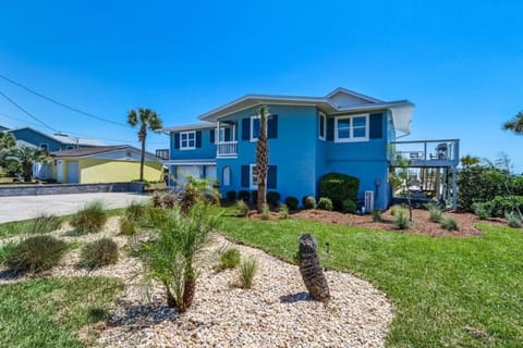 Ebb Tide Cottage - Beachfront - Huge Oceanfront Deck - Hot Tub House in Fernandina Beach