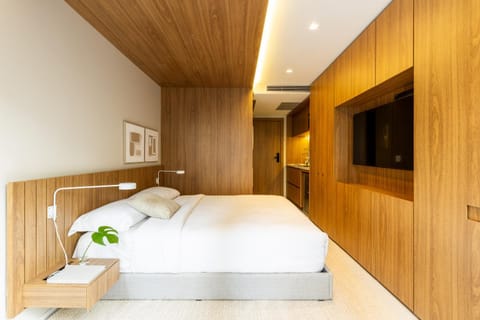 Bed, Photo of the whole room, Decorative detail, Bedroom, towels, wardrobe