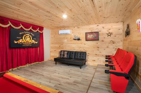 Autumn Breeze By Stony Brook Cabins Cabin in Gatlinburg