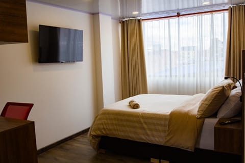 Bed, TV and multimedia, Bedroom