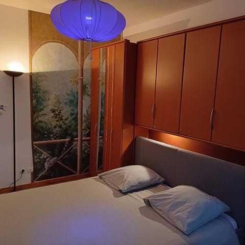 Bed, Photo of the whole room, Bedroom, wardrobe