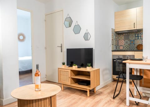 TV and multimedia, Living room, Dining area, oven