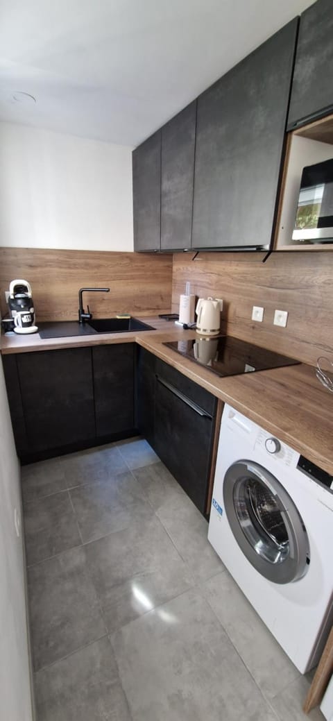 Kitchen or kitchenette, dishwasher, washing machine