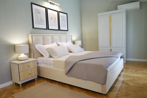 Bed, TV and multimedia, Bedroom, air conditioner