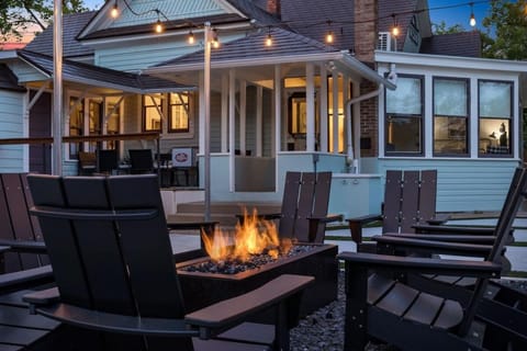 Cloud 9 Pool Hot tub Fire pit Sleeps 18 House in Fredericksburg