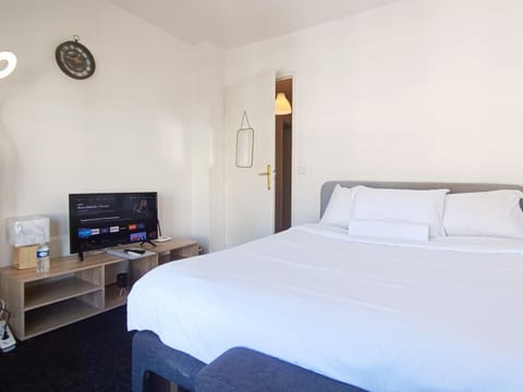 Cozy Corner near Paris La Defense Grande Arche Bed and Breakfast in Courbevoie