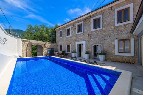 Facade/entrance, Swimming pool
