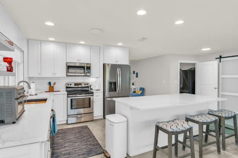 Chez Flamingo I Walk to Beach I Pet Friendly House in Marco Island