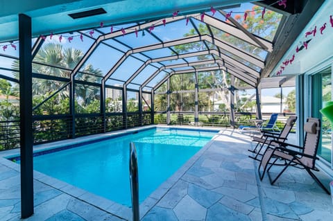 Chez Flamingo I Walk to Beach I Pet Friendly House in Marco Island