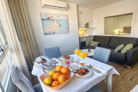 Living room, Seating area, Dining area, air conditioner