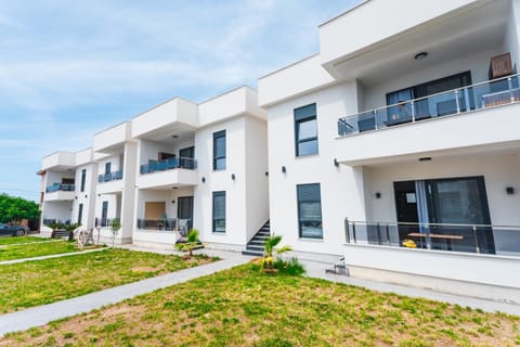 Property building, Day, View (from property/room), Balcony/Terrace, Garden view