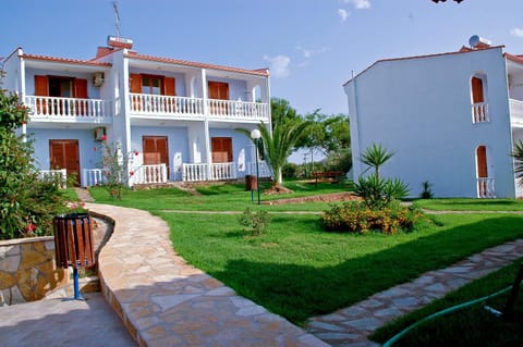 Facade/entrance, Area and facilities