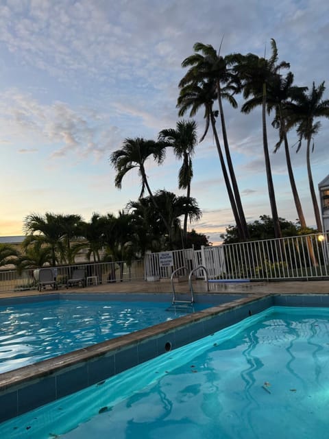 Duplex piscine vue imprenable Marina du Gosier avec citerne Apartment in Le Gosier