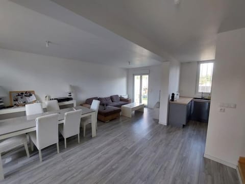 Kitchen or kitchenette, Living room, Seating area