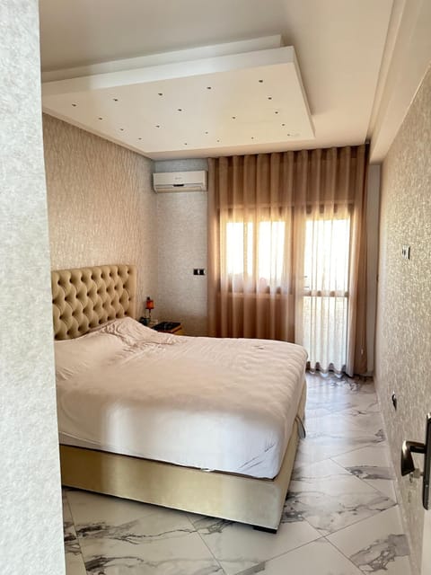 Bedroom, air conditioner