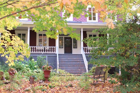 Property building, Autumn, Garden view