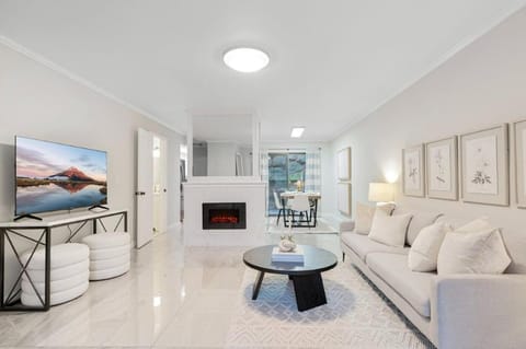 Bellevue Modern Luxe Townhouse near DT 520 I405 Apartment in Bellevue