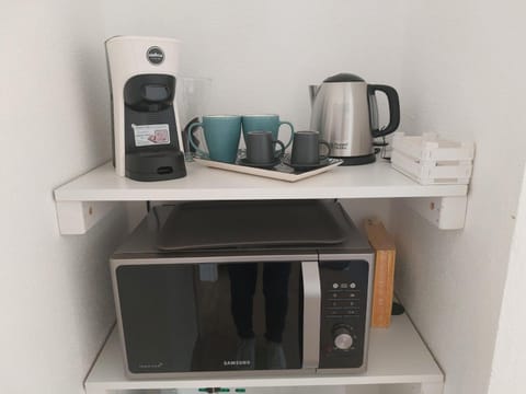 Coffee/tea facilities, microwave