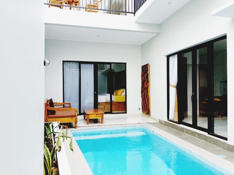 Pool view, Swimming pool, sunbed
