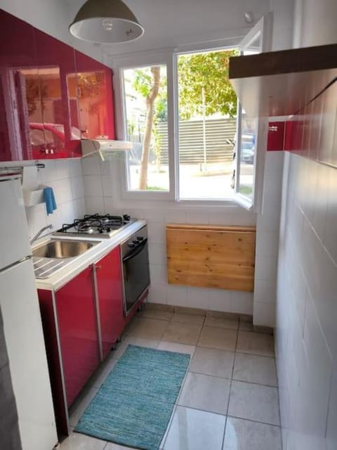 Kitchen or kitchenette, oven, stove