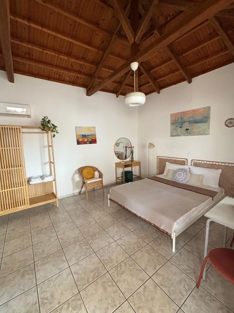 Bed, Seating area, Bedroom
