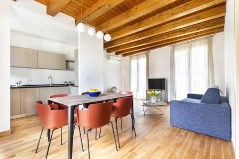 TV and multimedia, Kitchen or kitchenette, Seating area, Dining area