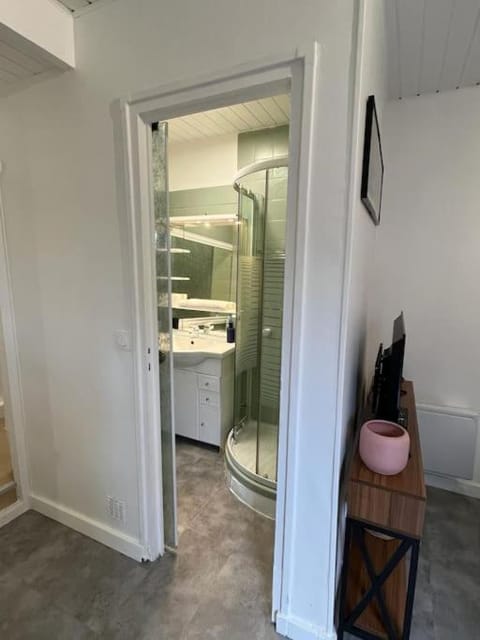 Châteaux 5 minute, Parking Gratuit hauteur 2 m Apartment in Versailles