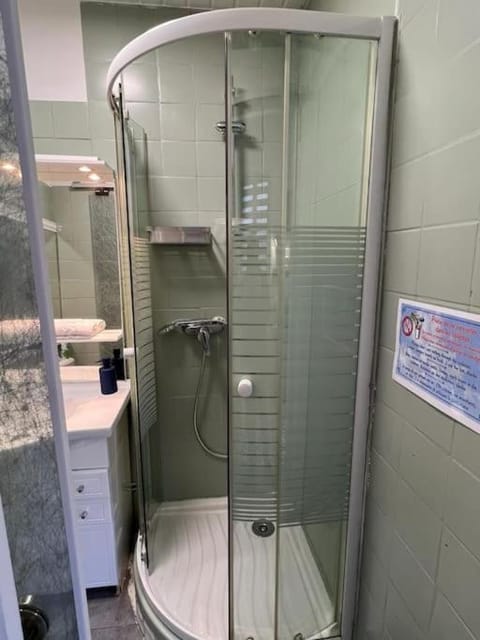 Châteaux 5 minute, Parking Gratuit hauteur 2 m Apartment in Versailles