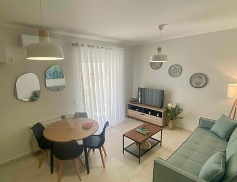 TV and multimedia, Living room, Dining area