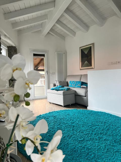 Bed, Living room
