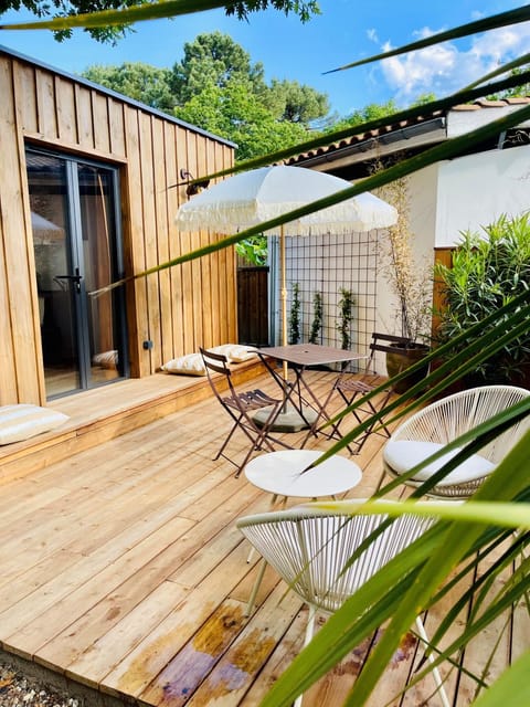 Property building, Patio, Spring, Day, Garden, Balcony/Terrace, Dining area, Garden view, sunbed