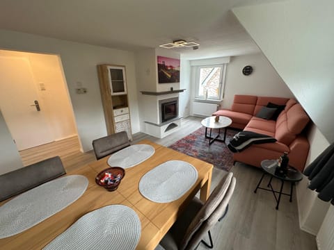 Communal lounge/ TV room, TV and multimedia, Living room, Seating area, Dining area, fireplace