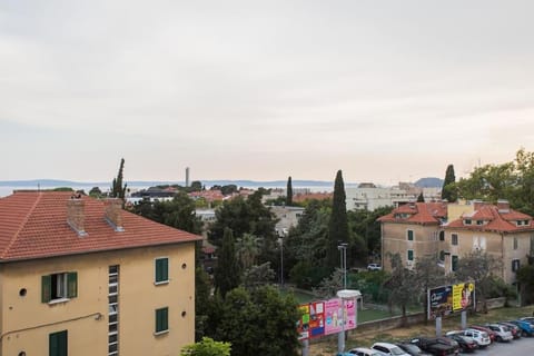 Property building, Day, Bird's eye view, City view, Sea view, Street view, Parking