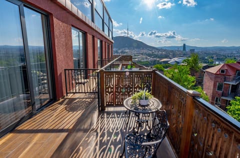 Property building, Natural landscape, Balcony/Terrace, Mountain view