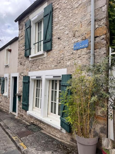 Property building, Neighbourhood